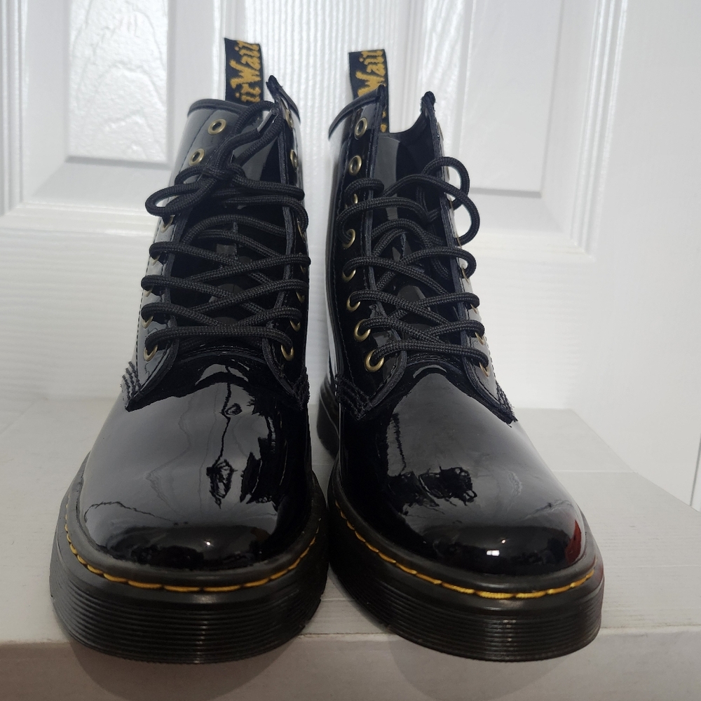 Dr. Martens Zavala Lace-up Boots W8/M7 New Without Box - Picture 2 of 7